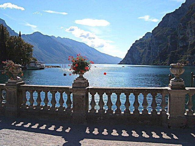 Zicht op Meer van Riva del Garda
