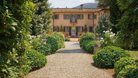 Villa De Ranieri, buitenkant