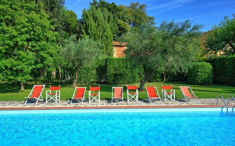 Villa Fiamma: Water, Lucht, Fabriek, Natuur, Wolk, Boom, Natuurlijk Landschap, Zwembad, Vrije Tijd, Gras