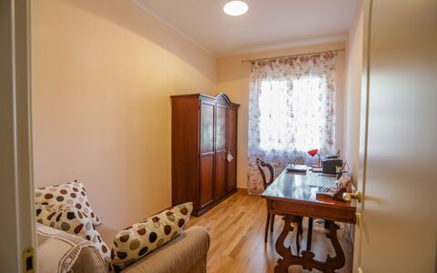 Antonietta: Kamer, Eigendom, Meubilair, Interieur Ontwerp, Onroerend Goed, Gebouw, Huis, Verdieping, Huis, Raambekleding