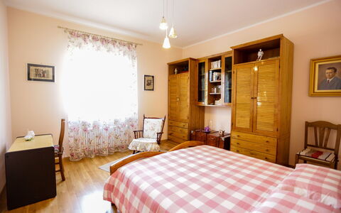 Antonietta: Slaapkamer, Kamer, Meubilair, Bed, Eigendom, Laken, Bed Frame, Interieur Ontwerp, Gebouw, Verdieping
