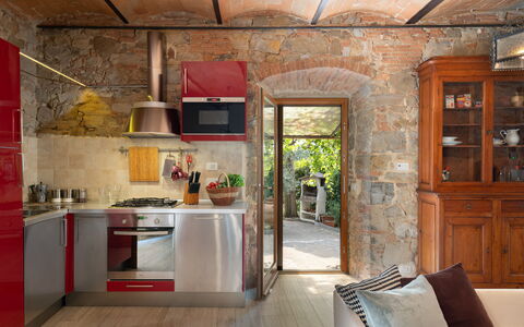 Villa Fracassini: Meubilair, Fabriek, Keuken, Gebouw, Deur, Hout, Toestel Van De Keuken, Interieur Ontwerp, Venster, Architectuur