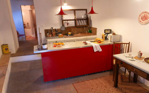 La Miccia: Meubilair, Flooring, Interieur Ontwerp, Keuken, Countertop, Verlichting, Verdieping, Cabinetry, Kamer, Toestel Van De Keuken