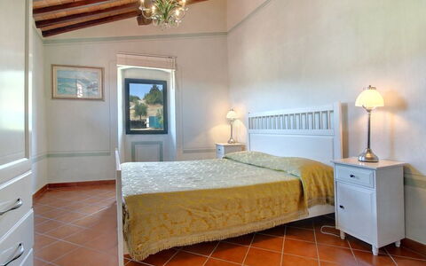 Villa Stolli: Slaapkamer, Meubilair, Kamer, Bed, Eigendom, Laken, Bed Frame, Interieur Ontwerp, Verdieping, Plafond