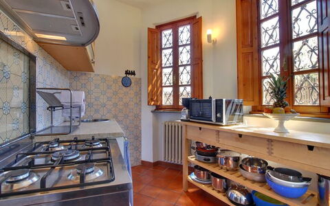 Villa Stolli: Kamer, Eigendom, Countertop, Keuken, Gebouw, Meubilair, Cabinetry, Interieur Ontwerp, Huis, Huis