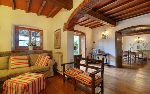 Villa Acacia: Kamer, Eigendom, Meubilair, Gebouw, Woonkamer, Interieur Ontwerp, Plafond, Huis, Straal, Onroerend Goed