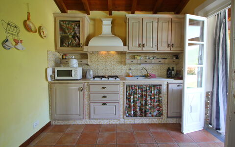 Villa San Rocco: Cabinetry, Countertop, Hout, Keuken, Interieur Ontwerp, Lade, Toestel Van De Keuken, Verdieping, Huishoudapparatuur, Beits