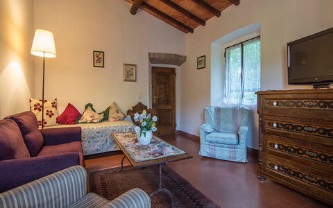 Villa Flora: Kamer, Eigendom, Meubilair, Woonkamer, Interieur Ontwerp, Gebouw, Plafond, Huis, Huis, Onroerend Goed