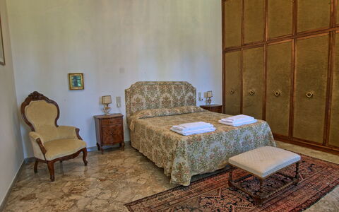 Il Poggio Di Patrignone: Kamer, Meubilair, Eigendom, Slaapkamer, Bed, Interieur Ontwerp, Laken, Muur, Verdieping, Gebouw