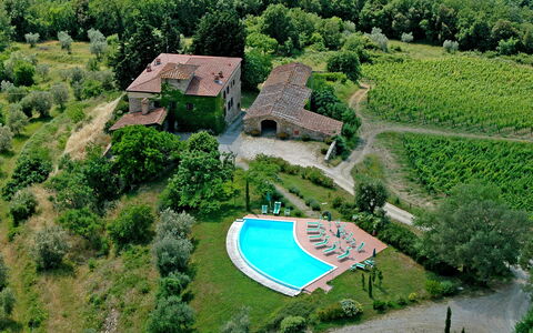 Fattoria Di Quercia Al Poggio: Natuurlijk Landschap, Sportplaats, Luchtfotografie, Vogelperspectief, Landschap, Landgoed, Botanische Tuin, Gras, Boom, Fotografie