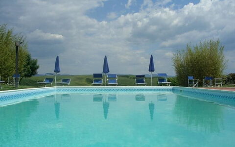 Agriturismo Il Gattero: Zwembad, Water, Eigendom, Vrije Tijd, Recreatiecentrum, Gebouw, Lucht, Architectuur, Zomer, Badplaats