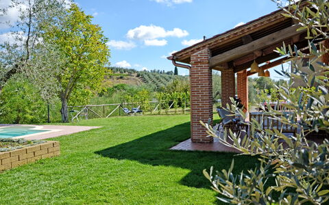 Il Fienile Di Giovanna: Eigendom, Huis, Onroerend Goed, Gras, Huis, Gebouw, Plantkunde, Werf, Boom, Tuin