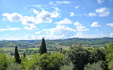 Il Fienile Di Giovanna: Lucht, Natuur, Natuurlijk Landschap, Vegetation, Wolk, Boom, Heuvel, Cumulus, Horizon, Landschap