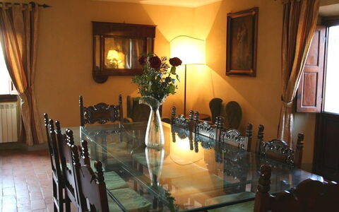 Villa Sieve: Eigendom, Kamer, Eetkamer, Gebouw, Tafel, Interieur Ontwerp, Onroerend Goed, Meubilair, Huis, Restaurant