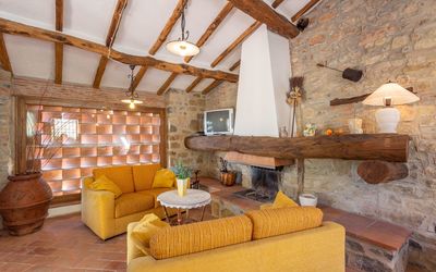Dante 2: Kamer, Eigendom, Meubilair, Gebouw, Woonkamer, Interieur Ontwerp, Huis, Straal, Onroerend Goed, Tafel