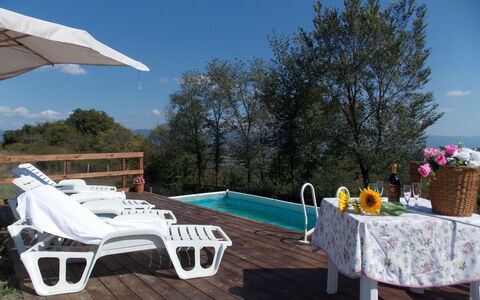 Villa Latera: Meubilair, Buitenmeubels, Eigendom, Ligstoel, Tafel, Buitentafel, Patio, Vrije Tijd, Vakantie, Lucht