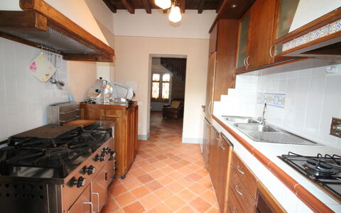 Villa Latera: Eigendom, Kamer, Gebouw, Keuken, Countertop, Huis, Meubilair, Verdieping, Onroerend Goed, Huis