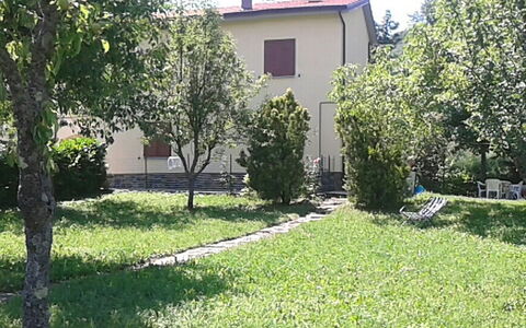 Appartamento Porretta Terme: Eigendom, Werf, Huis, Backyard, Onroerend Goed, Huis, Land Lot, Gazon, Boom, Gras