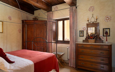 Villa Paola: Meubilair, Interieur Ontwerp, Muur, Slaapkamer, Hout, Bed, Flooring, Plafond, Kamer, Verdieping