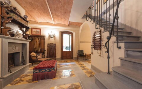 Villa Paola: Eigendom, Gebouw, Kamer, Interieur Ontwerp, Plafond, Verdieping, Trap, Landgoed, Woonkamer, Huis