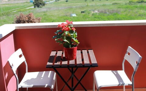 Scarlino Summer Village: Rood, Tafel, Meubilair, Kamer, Stoel, Buitentafel, Huis, Bloempot, Fabriek, Restaurant