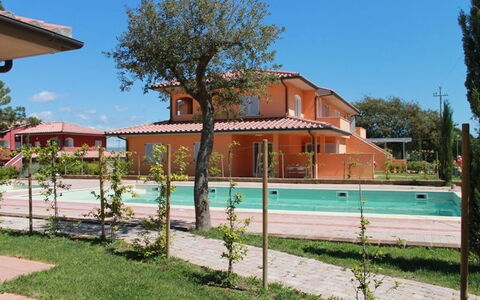 Scarlino Summer Village: Eigendom, Huis, Gebouw, Onroerend Goed, Huis, Zwembad, Villa, Vrije Tijd, Toevlucht, Woongebied
