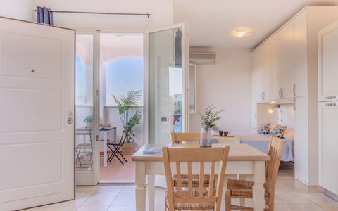 Scarlino Summer Village: Meubilair, Flooring, Interieur Ontwerp, Hout, Verdieping, Plafond, Eetkamer, Keuken En Eettafel, Deur, Verlichting