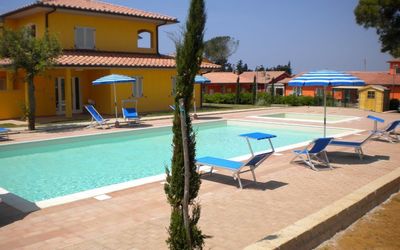 Scarlino Summer Village: Eigendom, Zwembad, Toevlucht, Huis, Gebouw, Onroerend Goed, Appartement, Villa, Vrije Tijd, Vakantie
