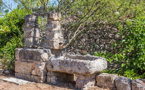 Salento Luxury Retreat: Fabriek, Boom, Bedrock, Landschap, Stenen Muur, Gras, Font, Archeologische Site,  Felsen\, Struik