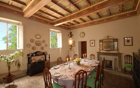 Villa Del Conte: Eigendom, Kamer, Gebouw, Plafond, Eetkamer, Interieur Ontwerp, Meubilair, Huis, Onroerend Goed, Tafel