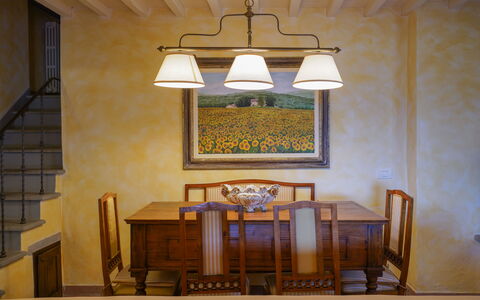 Villa San Lorenzo: Kamer, Plafond, Interieur Ontwerp, Verlichting, Meubilair, Lichte Inrichting, Tafel, Gebouw, Muur, Kroonluchter