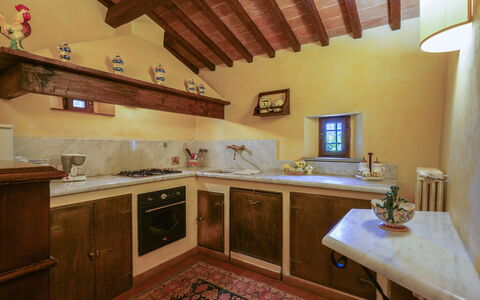 Villa San Lorenzo: Eigendom, Kamer, Meubilair, Gebouw, Keuken, Huis, Wastafel, Interieur Ontwerp, Verdieping, Plafond