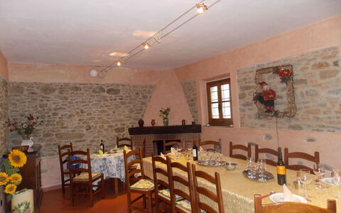 Villa i Cedri: Kamer, Eigendom, Gebouw, Restaurant, Meubilair, Tafel, Eetkamer, Interieur Ontwerp, Verdieping, Onroerend Goed