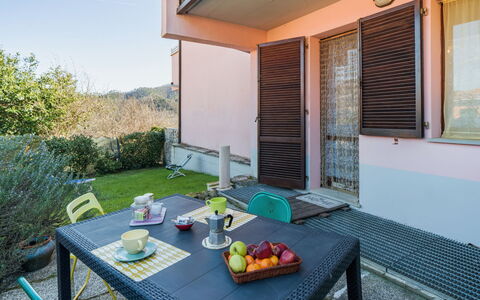 Pignone 100: Balkon, Stoel, Schaduw, Keuken En Eettafel, Buitentafel, Buitenmeubels, Werf, Backyard, Kamerplant, Beits