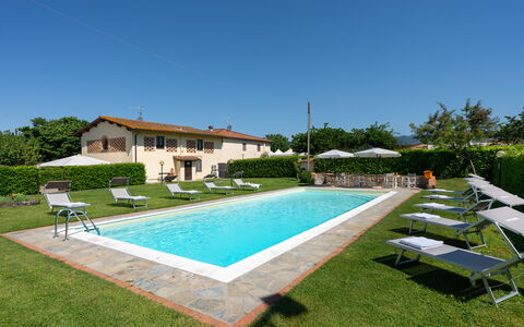 Villa Del Borgo: Zwembad, Landgoed, Toevlucht, Hacienda, Villa, Tuin, Boerderij, Binnenplaats, Buitenmeubels, Gazon