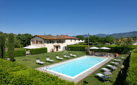 Villa Del Borgo: Landgoed, Hacienda, Villa, Zwembad, Gazon, Boerderij, Hotel, Toevlucht, Landscaping, Werf