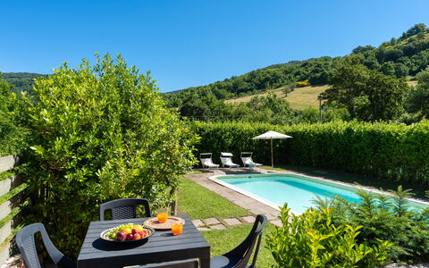Villa Il Nido: Water, Fabriek, Lucht, Meubilair, Eigendom, Azure, Tafel, Stoel, Natuurlijk Landschap, Buitenmeubels
