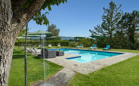 Villa La Collina: Water, Fabriek, Lucht, Zwembad, Azure, Schaduw, Boom, Gebouw, Buitenmeubels, Land Lot