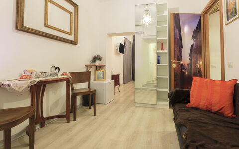 Diamonds & Rust: Kamer, Eigendom, Interieur Ontwerp, Meubilair, Verdieping, Gebouw, Huis, Tafel, Onroerend Goed, Flooring