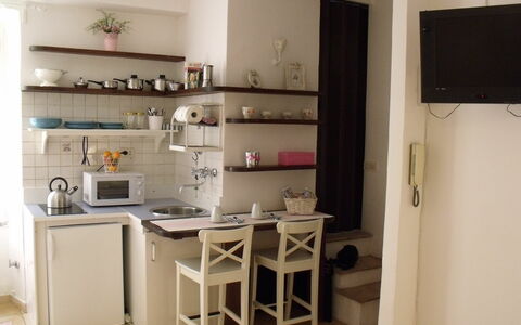 Studio Moremi': Eigendom, Plank, Tafel, Stellingen, Hout, Bureau, Countertop, Cabinetry, Interieur Ontwerp