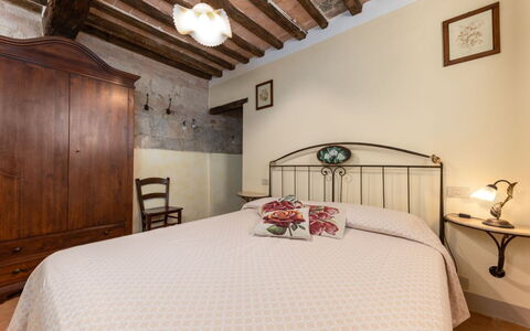 San Martino: Slaapkamer, Meubilair, Interieur Ontwerp, Bed, Plafond, Kamer, Verdieping, Flooring, Bedding, Bed Frame