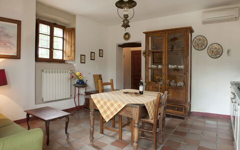 Agriturismo Paterno: Eigendom, Kamer, Gebouw, Meubilair, Interieur Ontwerp, Eetkamer, Huis, Verdieping, Tafel, Onroerend Goed