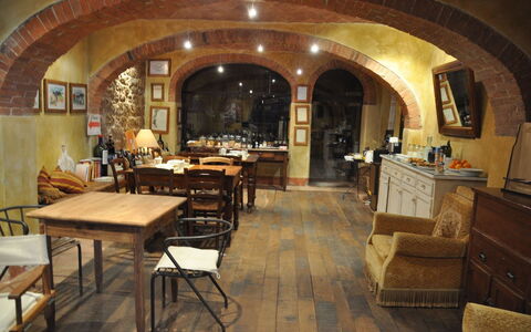Agriturismo Il Molinello: Eigendom, Restaurant, Gebouw, Kamer, Boog, Interieur Ontwerp, Architectuur, Vault, Meubilair, Plafond