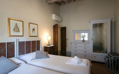 Case Sant'anna 14: Kamer, Slaapkamer, Meubilair, Eigendom, Bed, Interieur Ontwerp, Gebouw, Laken, Bed Frame, Huis