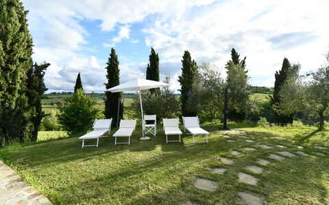Rocche Di Valiano: Wolk, Lucht, Fabriek, Plantengemeenschap, Natuurlijk Landschap, Boom, Land Lot, Schaduw, Gras, Vrije Tijd