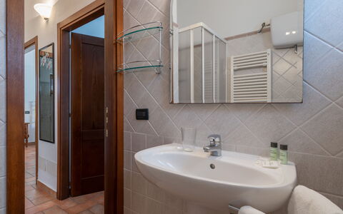 rocche-di-valiano-chianti-castelnuovo-berardenga-gelsomino-bathroom