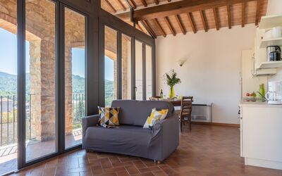 Gaiole Apartment 40: Kamer, Eigendom, Gebouw, Meubilair, Interieur Ontwerp, Verdieping, Woonkamer, Plafond, Huis, Muur