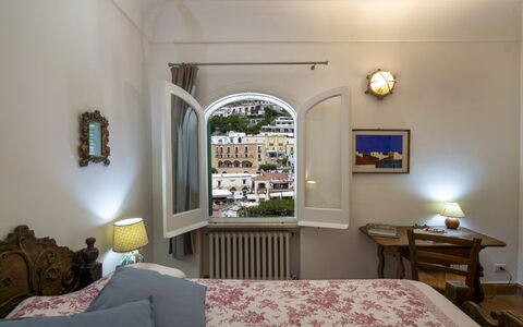 Villa Deli, In Positano, Sea View, Ac: Eigendom, Meubilair, Fabriek, Venster, Tafel, Comfort, Hout, Verlichting, Schaduw, Interieur Ontwerp