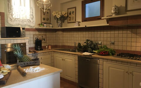 Villa Barbara: Kamer, Interieur Ontwerp, Eigendom, Verdieping, Interieur Ontwerp, Keuken, Huis, Plafond, Flooring, Major Appliance