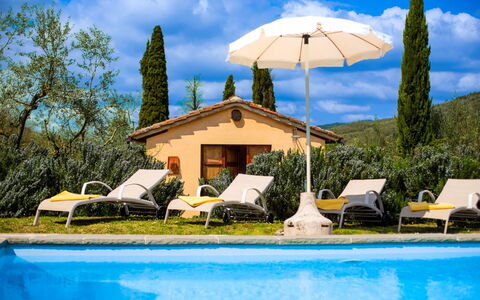 Collina dei Fiori: Zwembad, Buitenmeubels, Toevlucht, Ligstoel, Meubilair, Vrije Tijd, Paraplu, Eco Hotel, Tuin, Villa